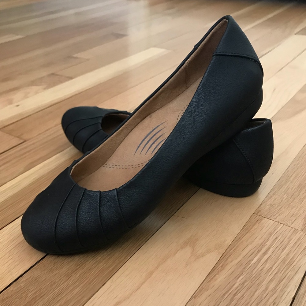 Natural Soul Black Flats